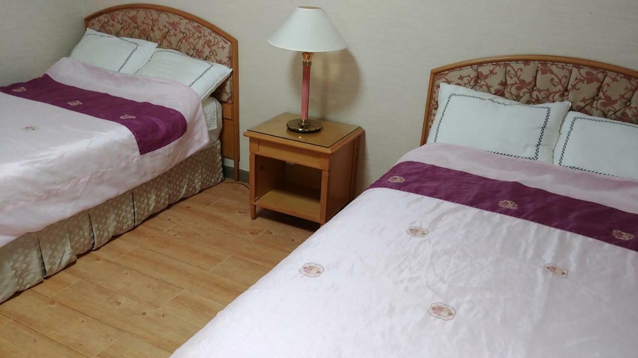 Fourseason Youth Hostel Кёнджу Экстерьер фото